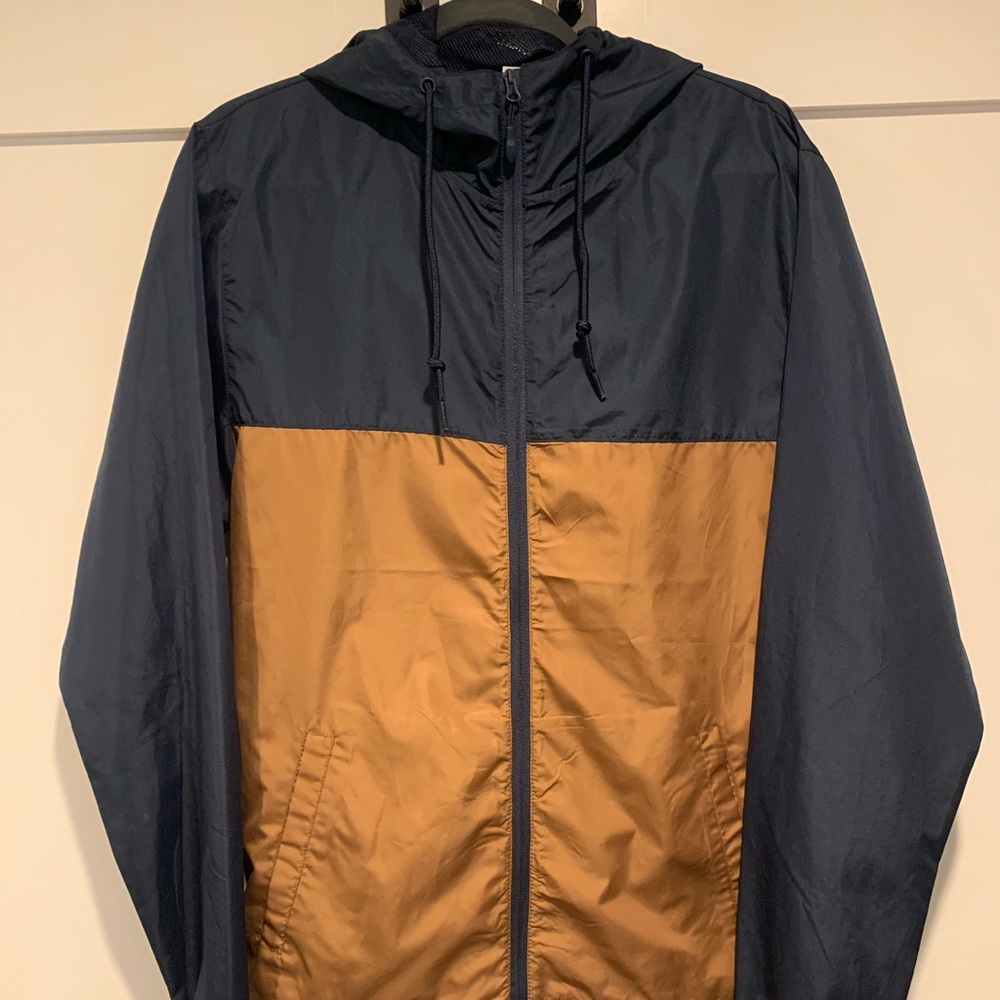 Lightweight dual color shell